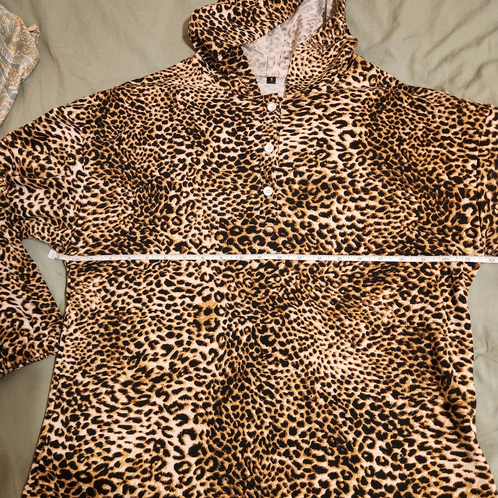 Leopard Print Hoodie (S) B: 44"